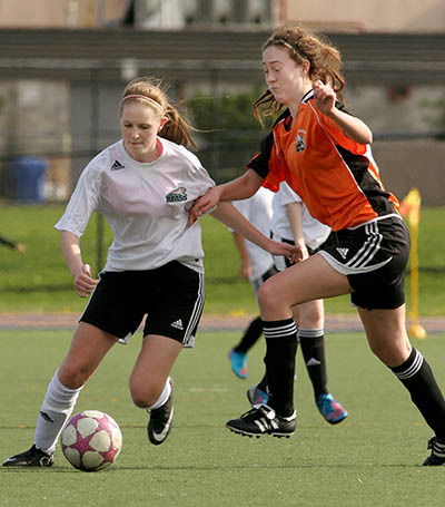 64240newwest150409-HSSoccer1